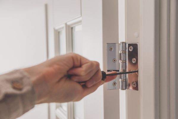 Cost of Hinge Repair in Bend