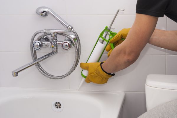 Bathtub Caulking in Bend